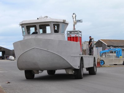 En Bretagne, la barge mytilicole à moteur hydrogène au monde en démo
